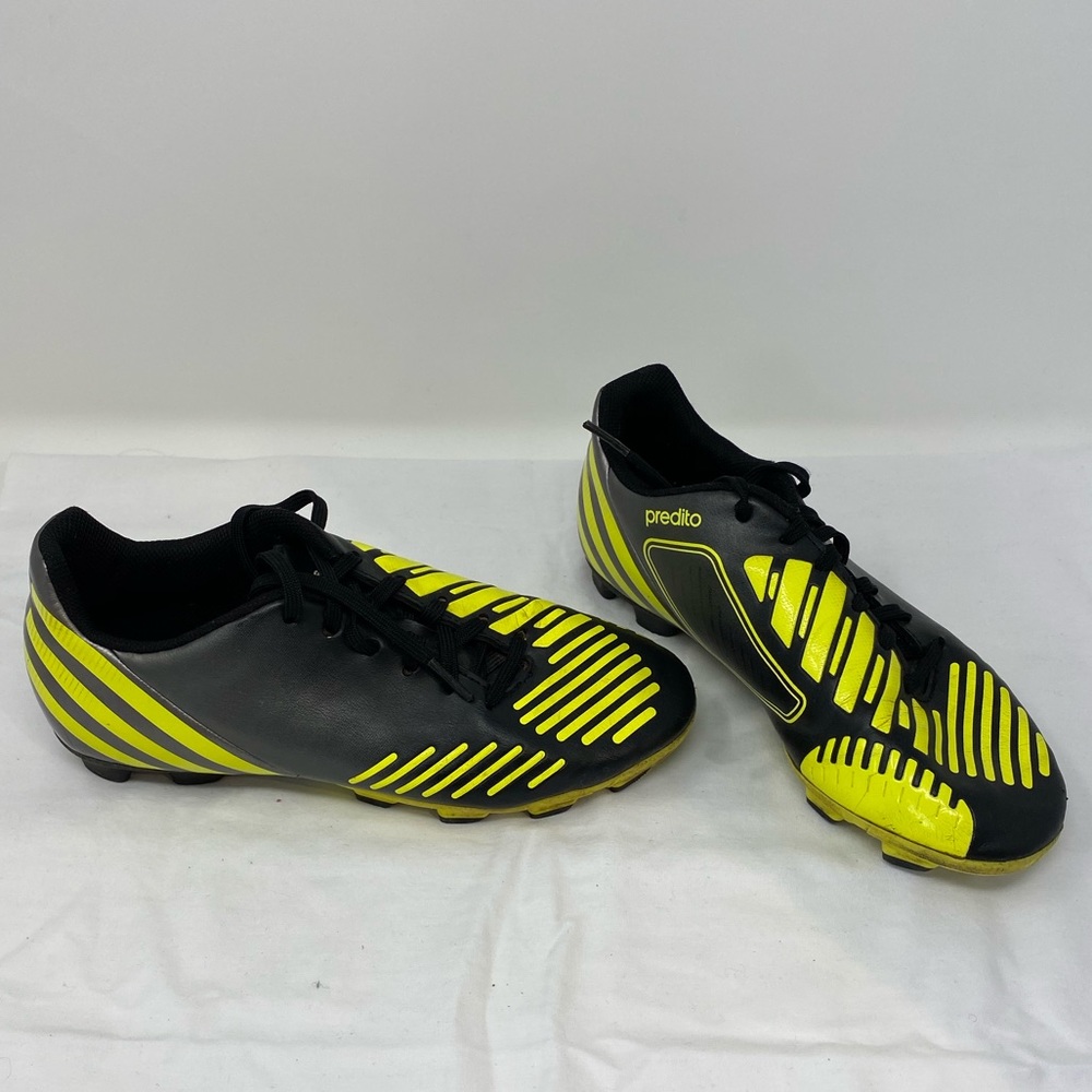 ADIDAS**Predator-**Cleats US 4